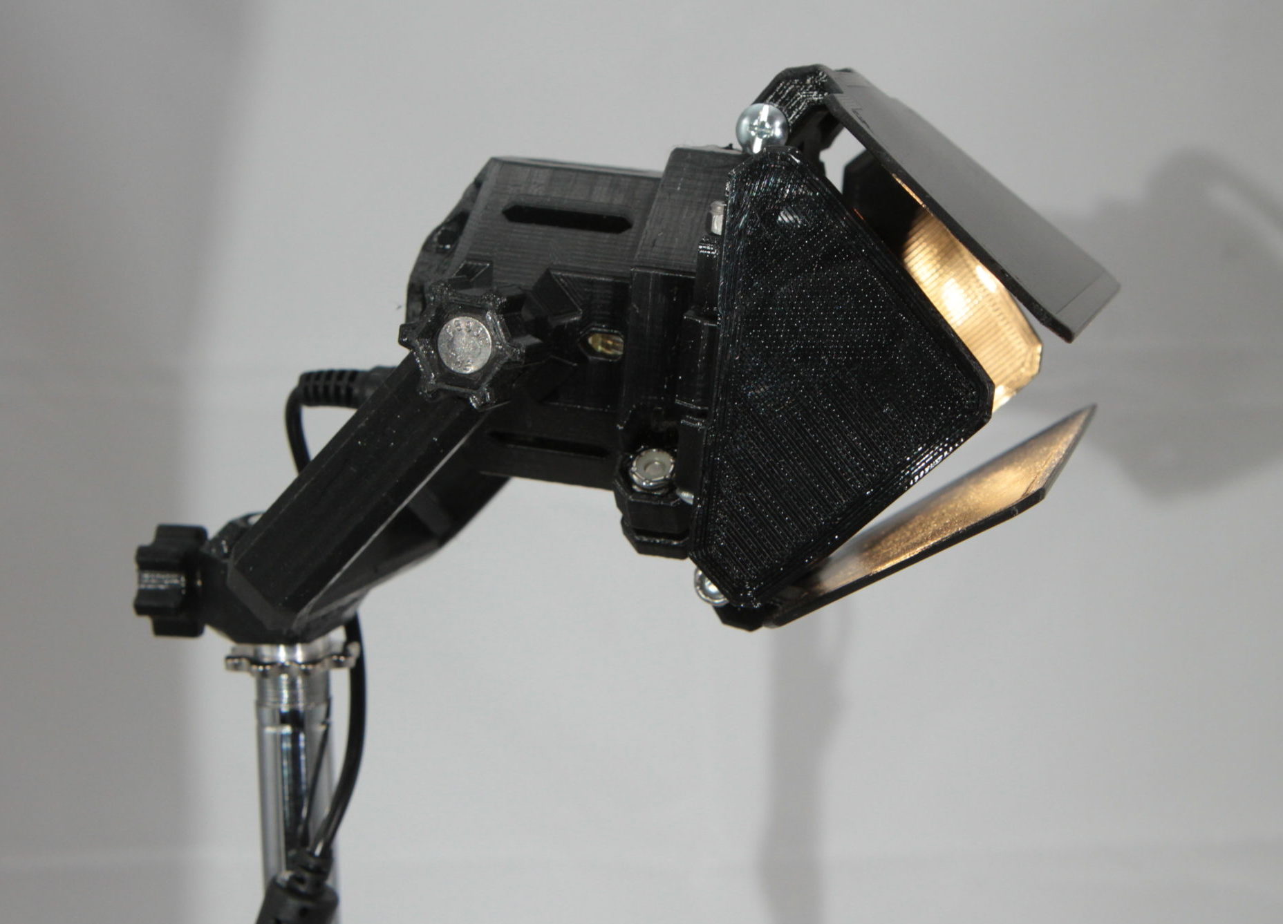 MiniCine: a compact light with a system around it — original archive photograph